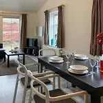 3 Bedroom Lovely In Feriehus